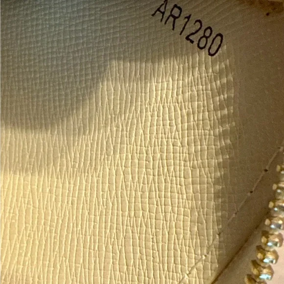 Louis Vuitton Zippy Wallet Damier Azur  - Cream and Gray - Picture 4 of 5